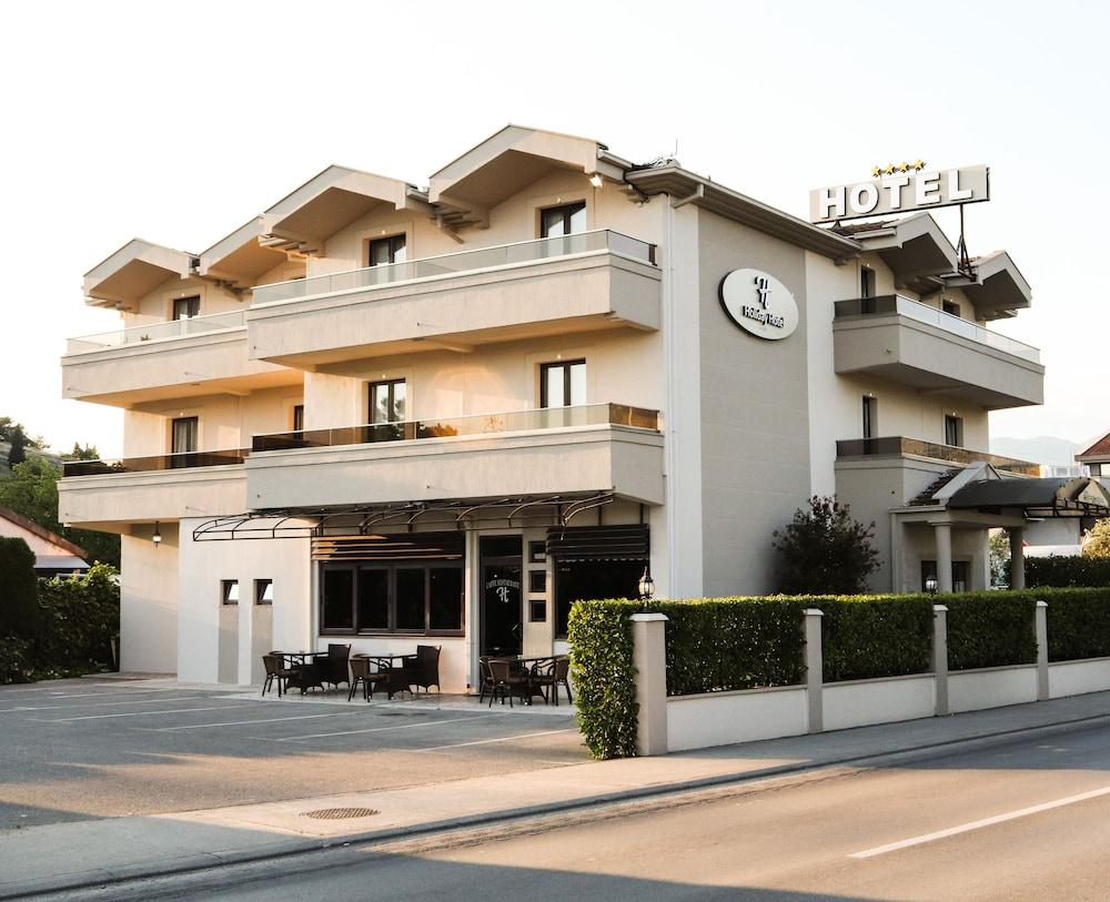 Hotel Holiday Podgorica Luaran gambar