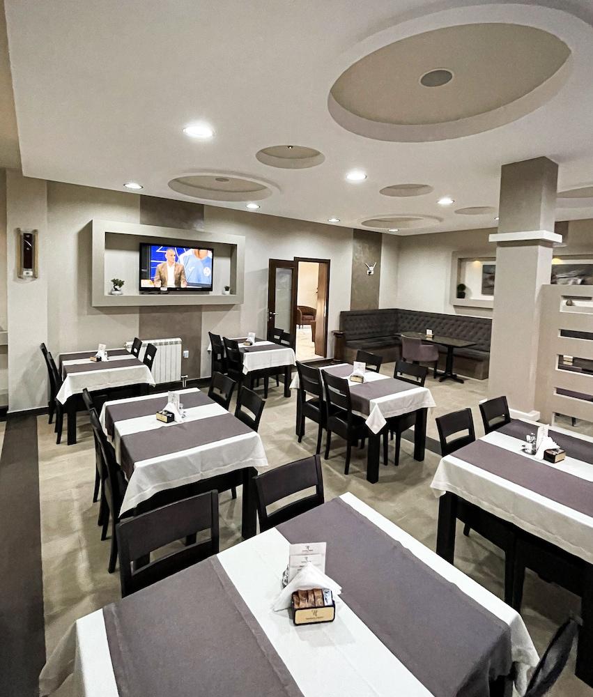 Hotel Holiday Podgorica Luaran gambar