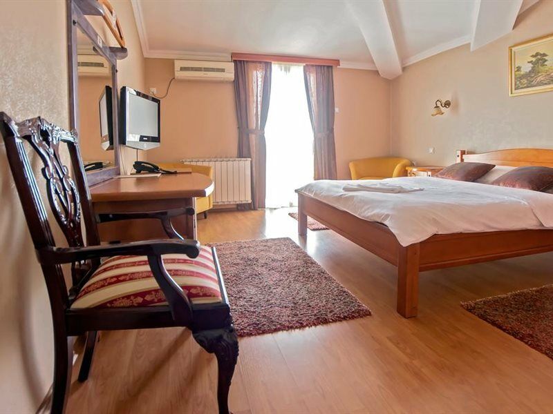 Hotel Holiday Podgorica Luaran gambar